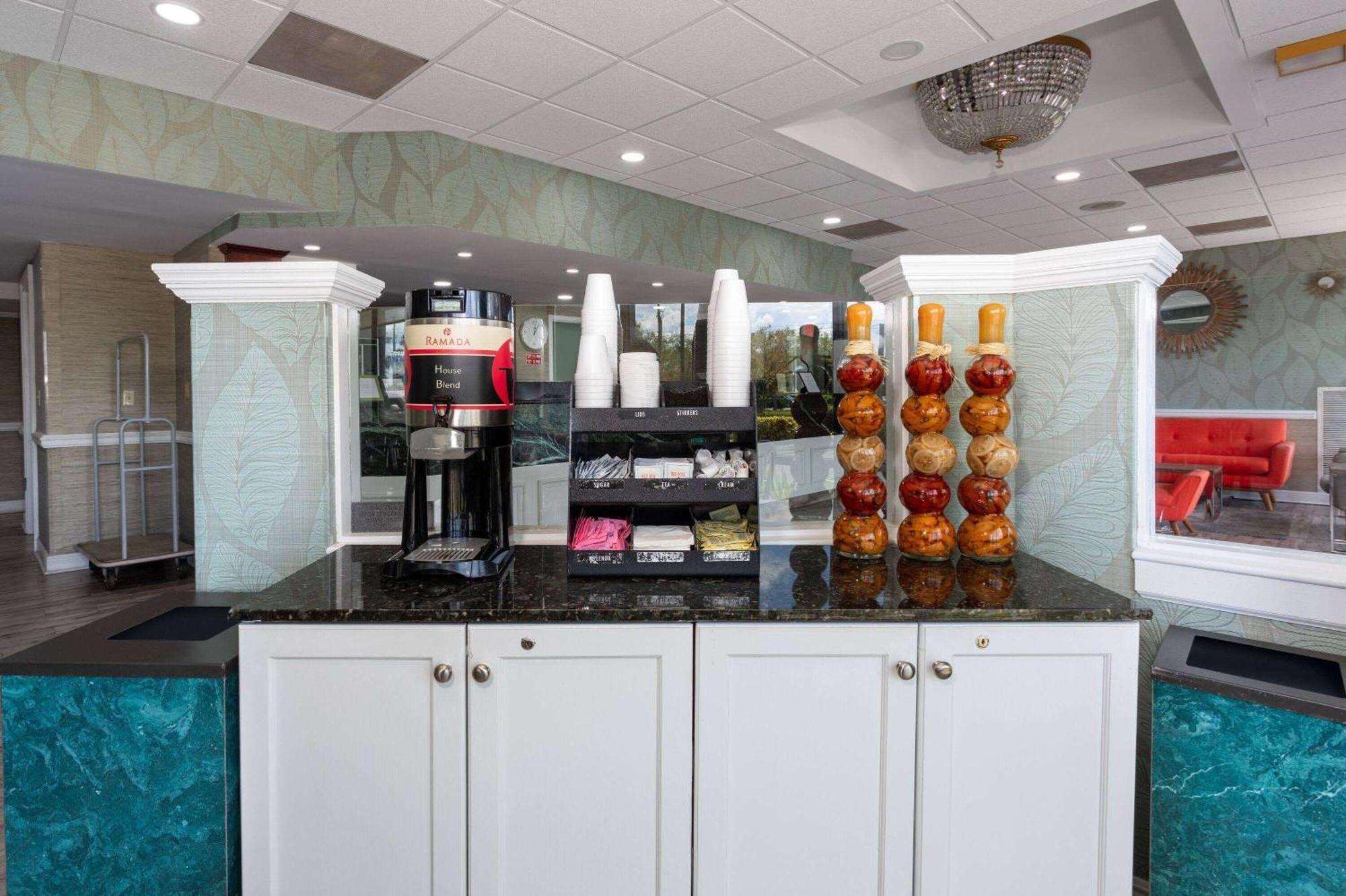Ramada By Wyndham Altamonte Springs Near I-4 Hotel Eksteriør billede