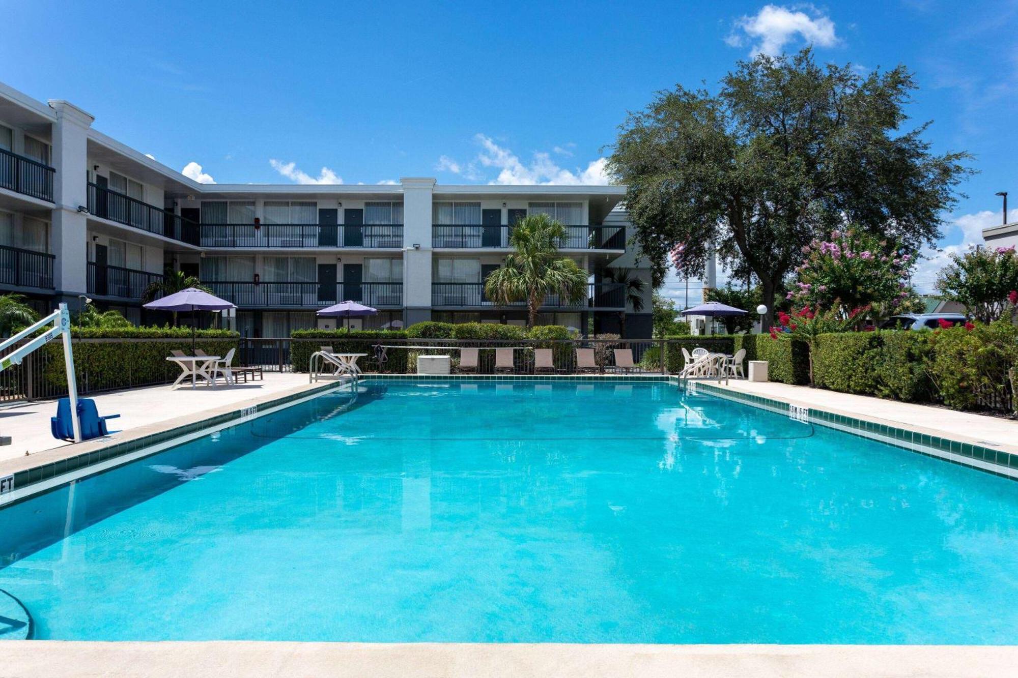 Ramada By Wyndham Altamonte Springs Near I-4 Hotel Eksteriør billede