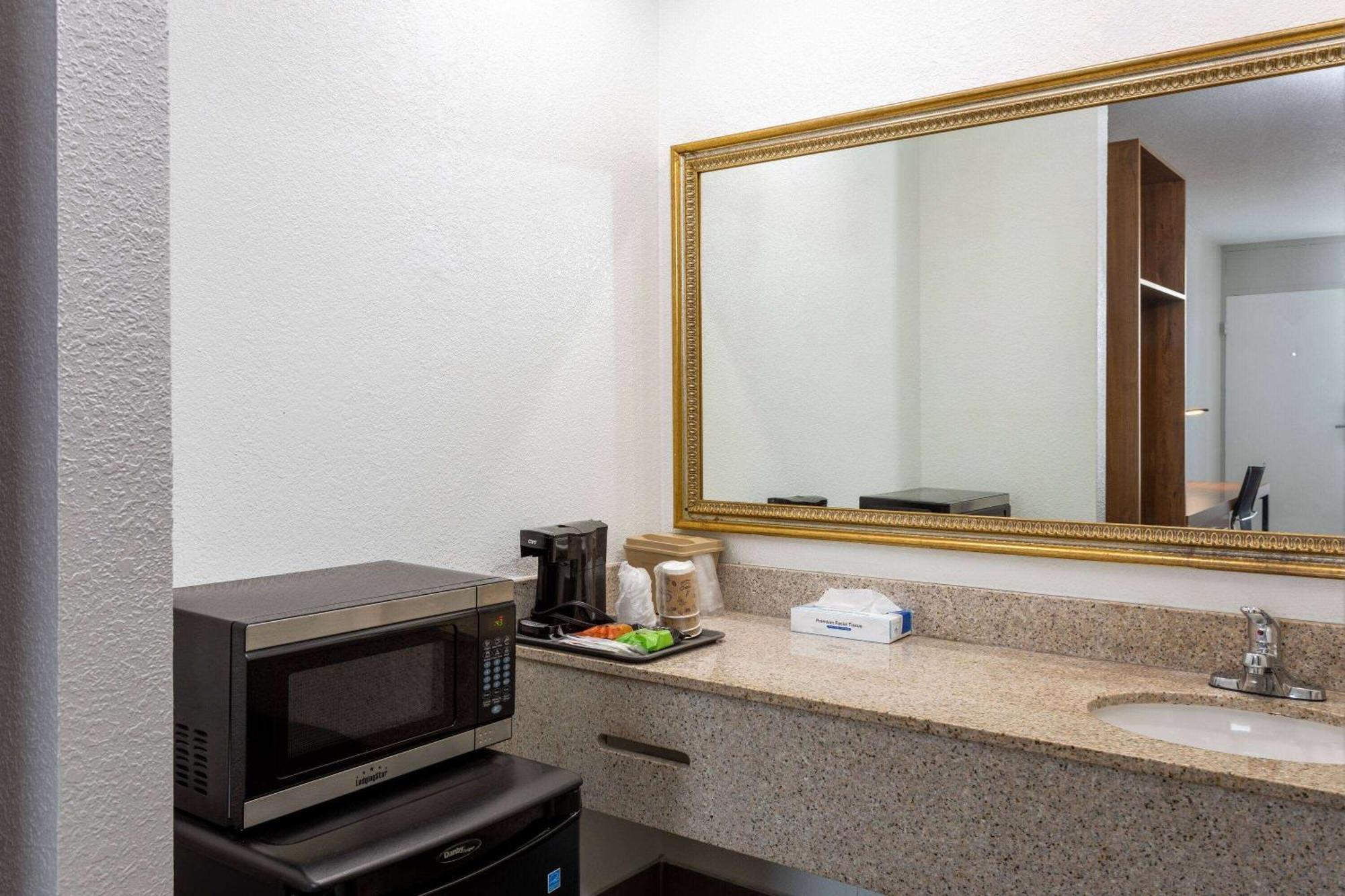 Ramada By Wyndham Altamonte Springs Near I-4 Hotel Eksteriør billede